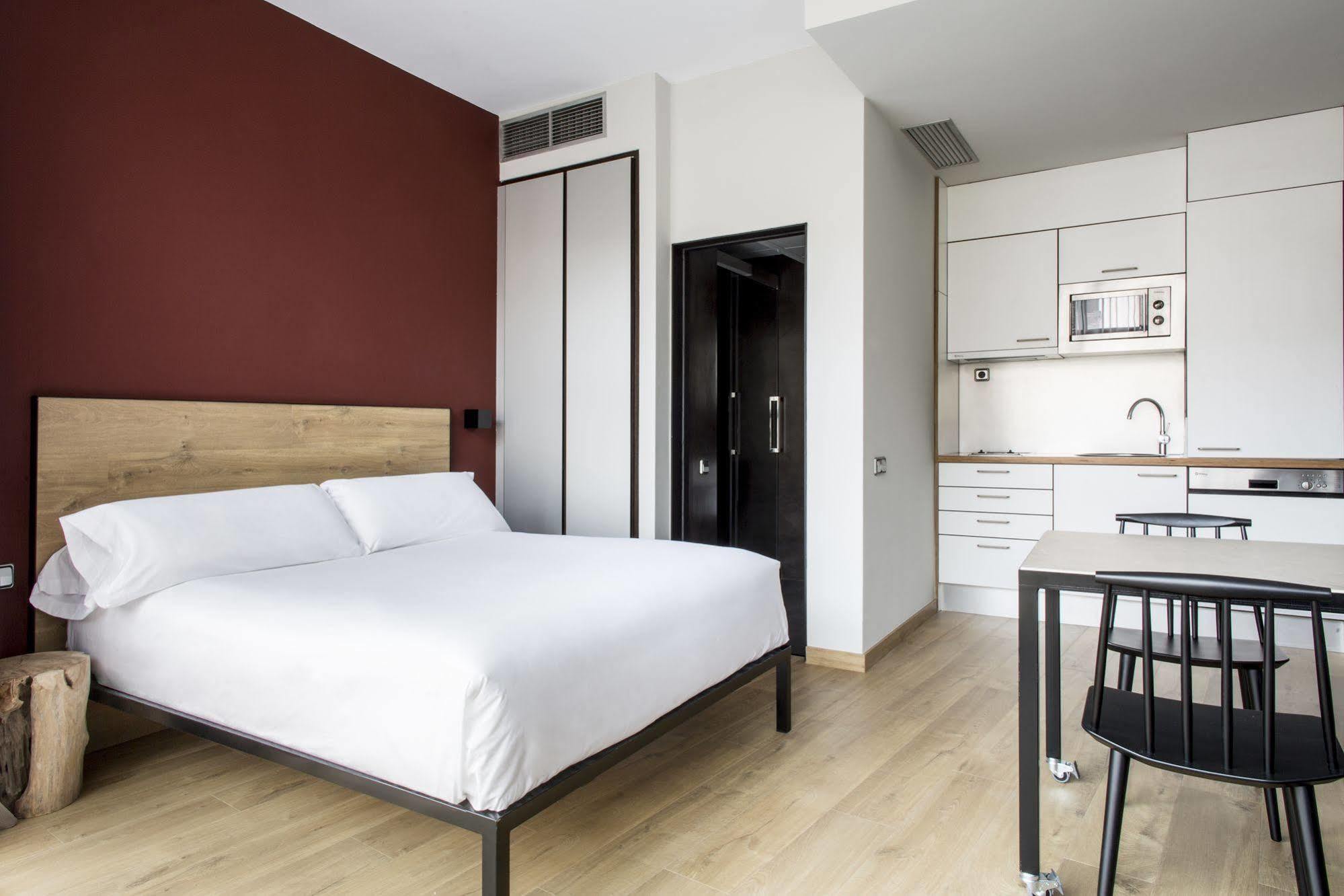 ברצלונה Aparthotel Allada 3* מראה חיצוני תמונה